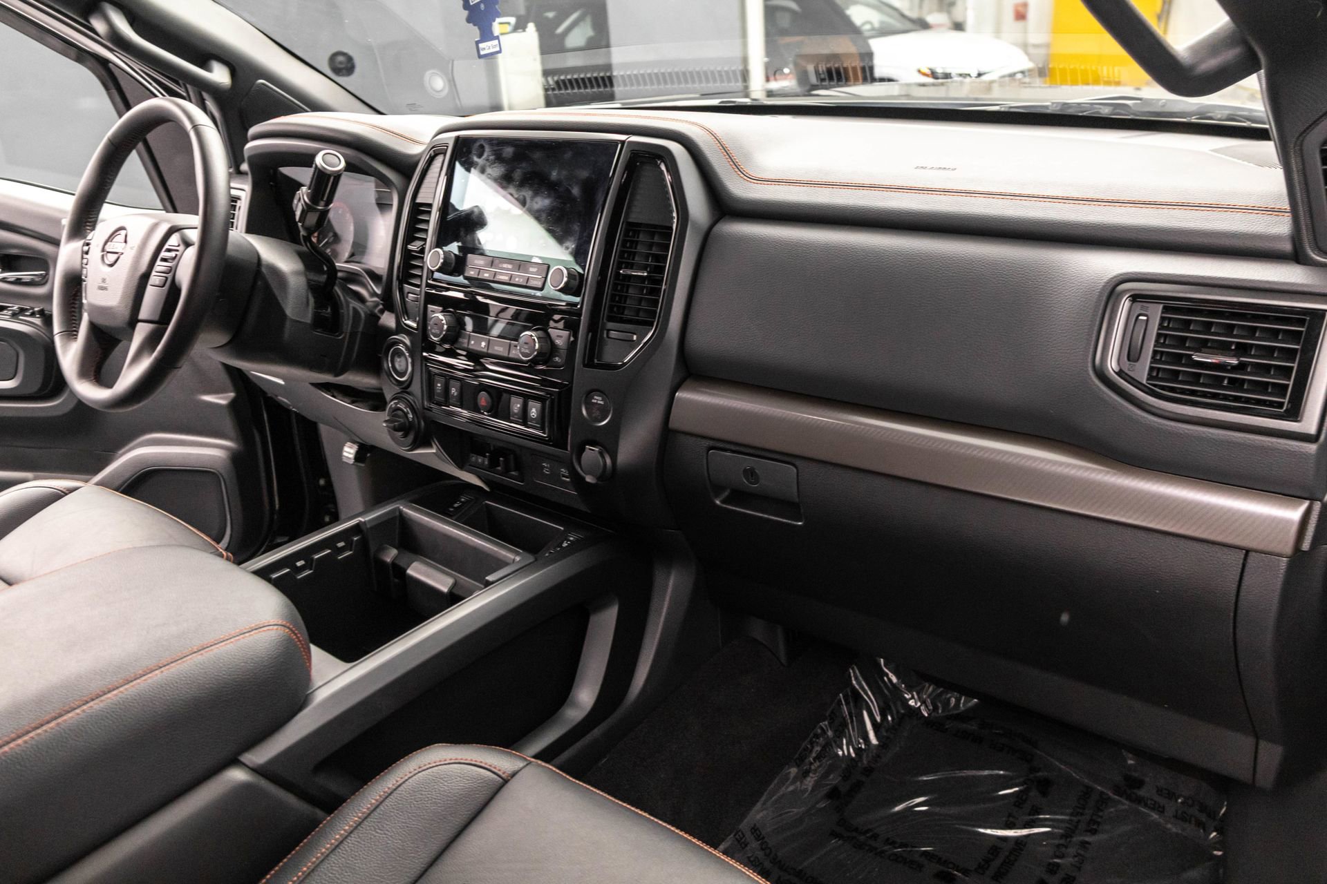 Used 2023 Nissan Titan PRO-4X w/ Pro-4x Convenience Package AWD/4WD image 39