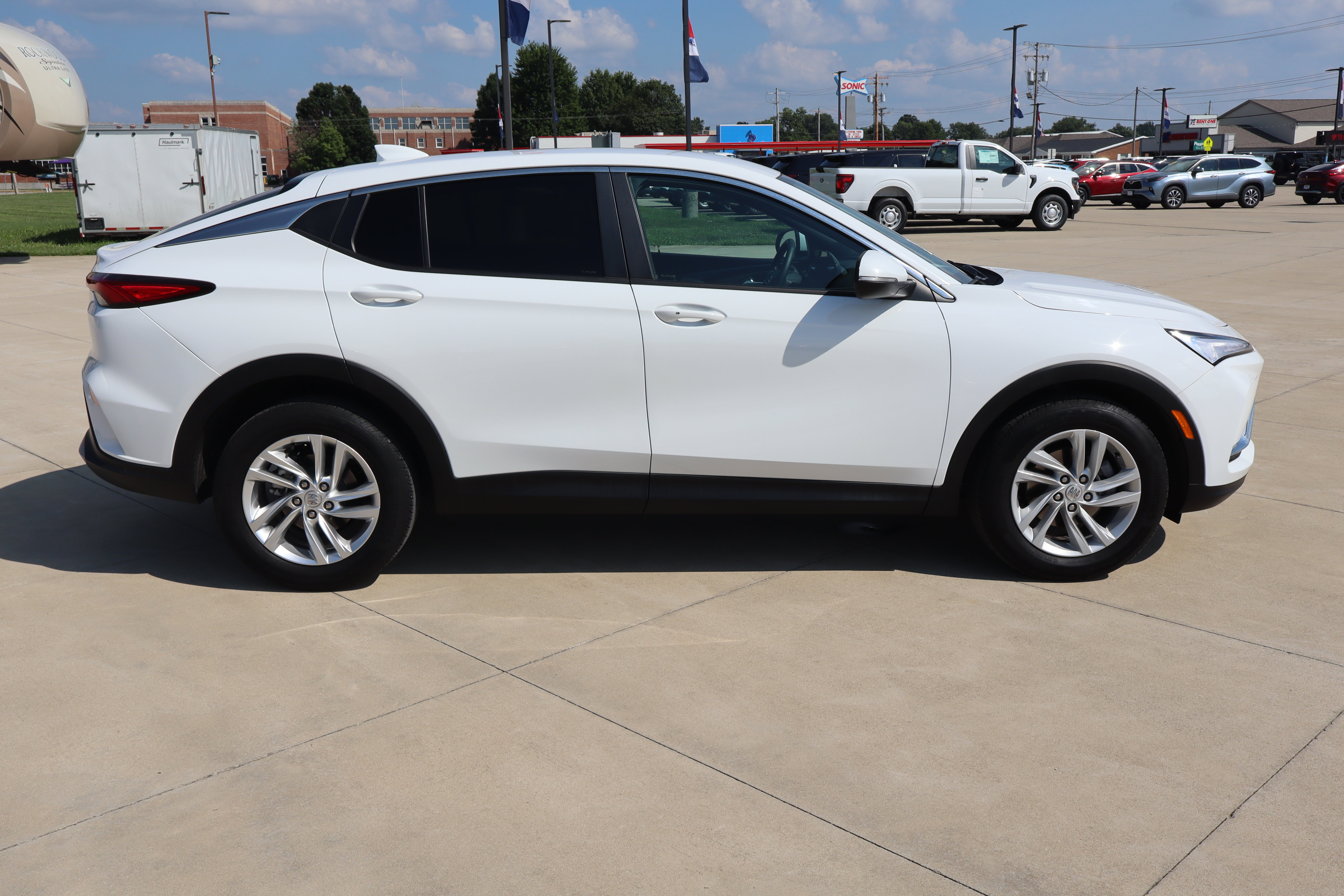 Used 2024 Buick Envista Preferred w/ Convenience I Package FWD image 4