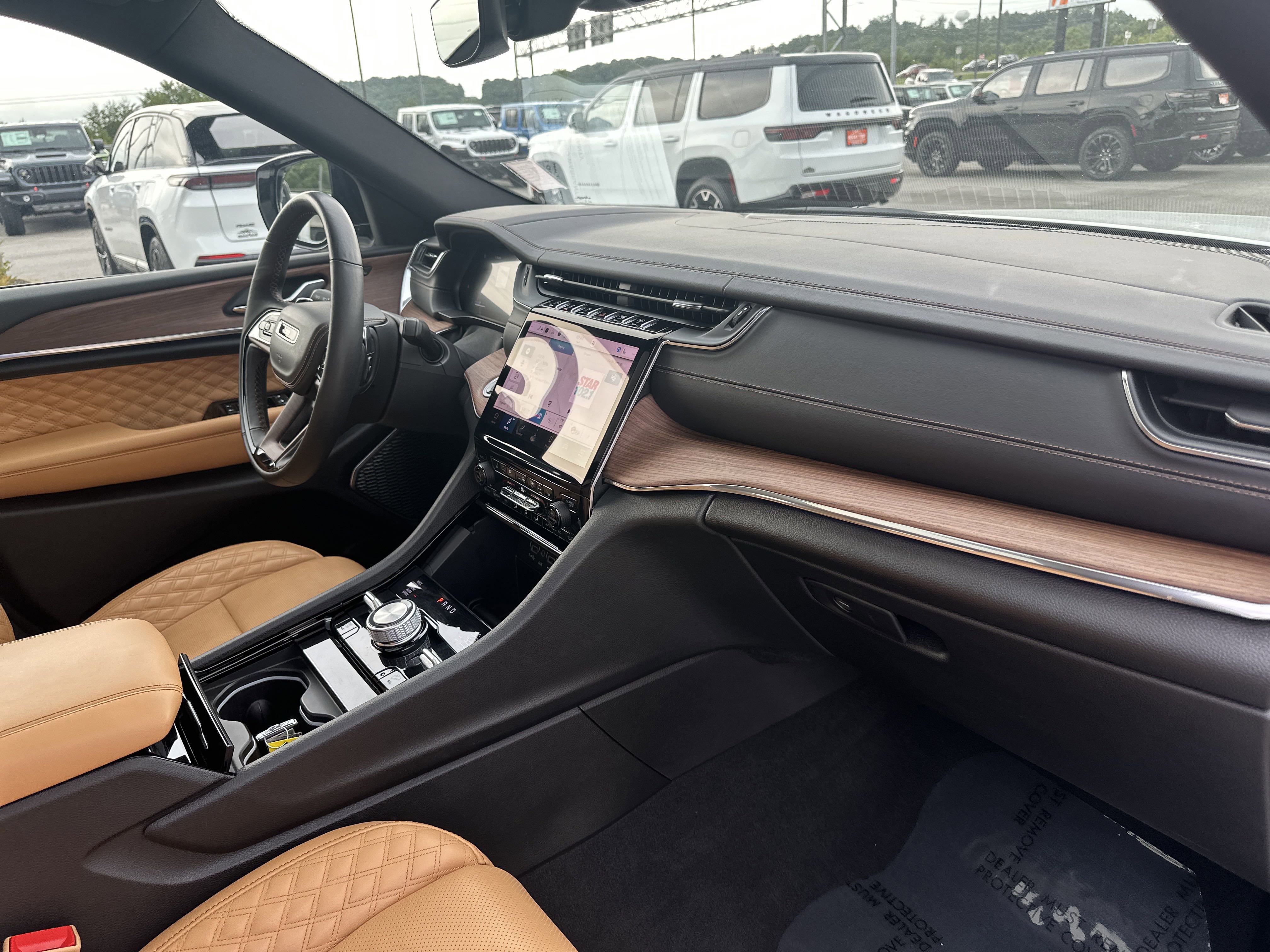 Used 2024 Jeep Grand Cherokee Summit image 29