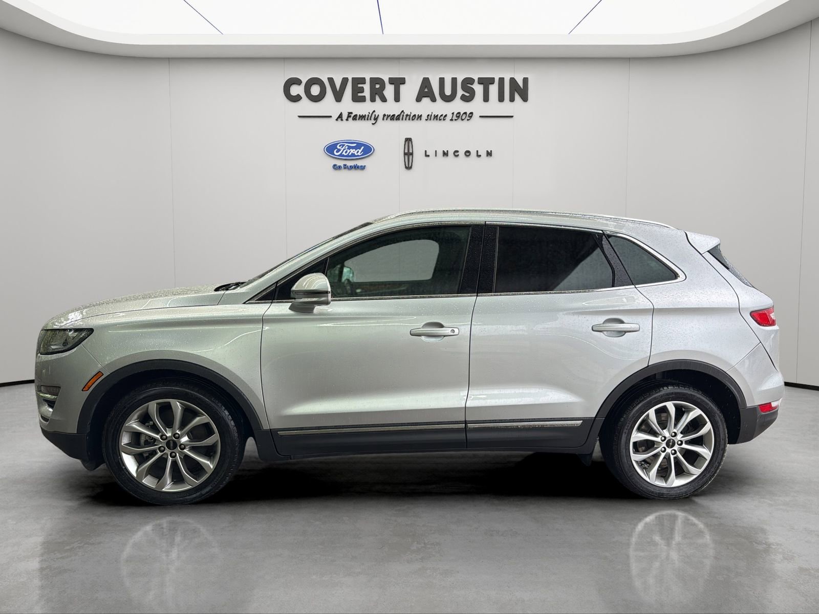 Used 2019 Lincoln MKC Select w/ Select Plus Package FWD image 2