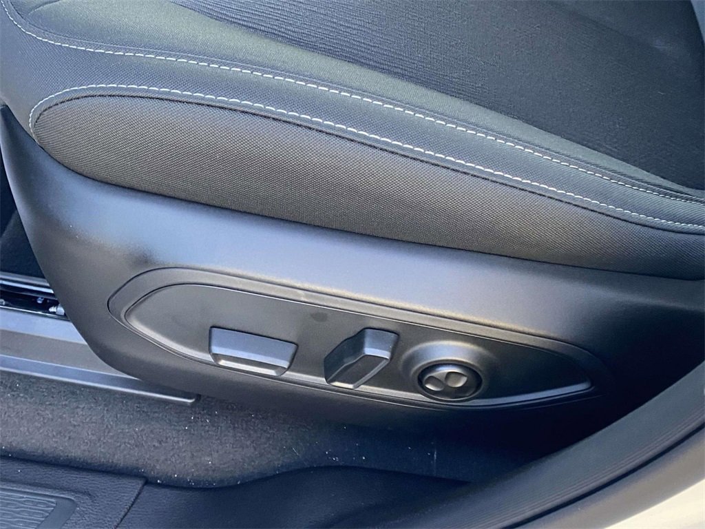 New 2025 Jeep Grand Cherokee L Laredo w/ Luxury Tech Group I image 14