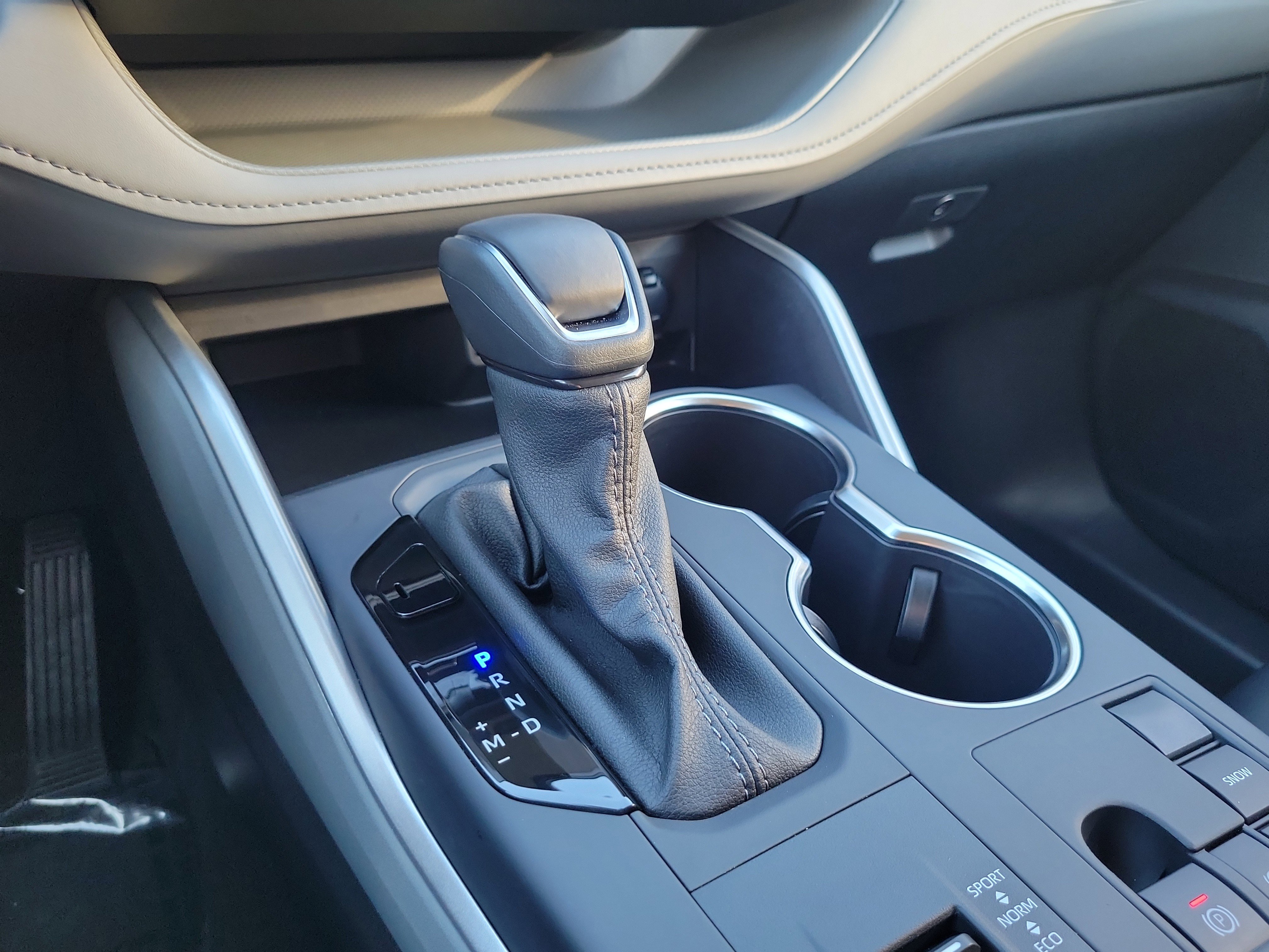 Used 2025 Toyota Highlander LE image 20