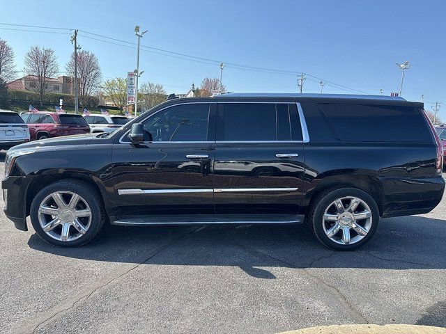 Used 2019 Cadillac Escalade ESV Premium Luxury image 2