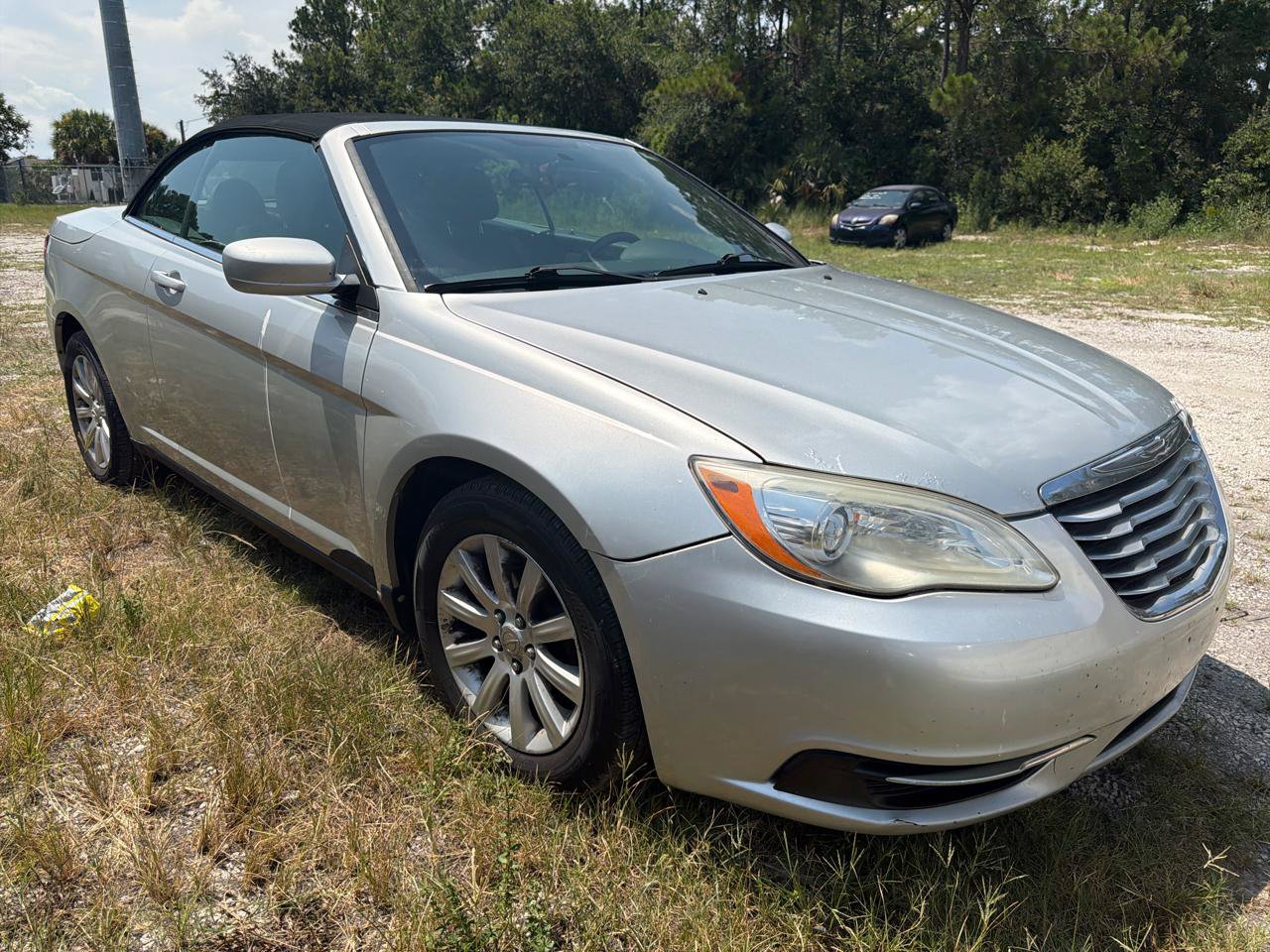 Used 2011 Chrysler 200 Touring FWD image 3
