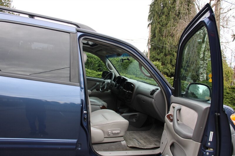 Used 2002 Toyota Sequoia SR5 AWD/4WD image 15