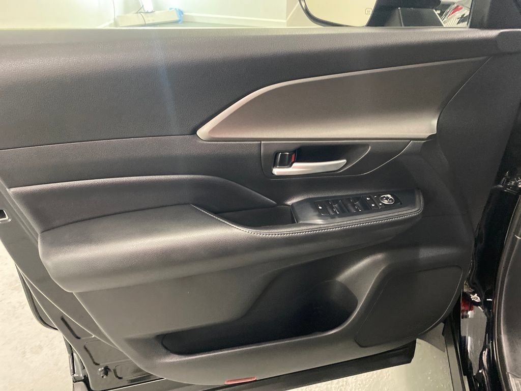 Used 2024 Toyota Grand Highlander FWD image 11