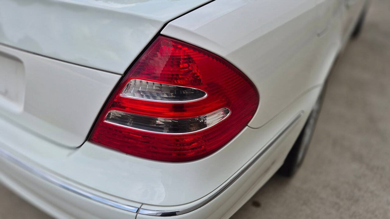 Used 2005 Mercedes-Benz E 500 Sedan image 22