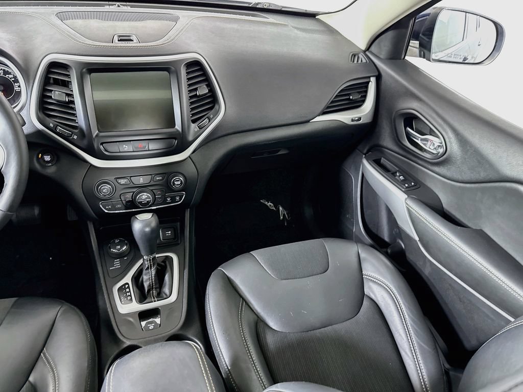 Used 2018 Jeep Cherokee Latitude Plus w/ Comfort/Convenience Group AWD/4WD image 27