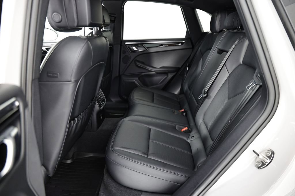 Used 2025 Porsche Macan image 27