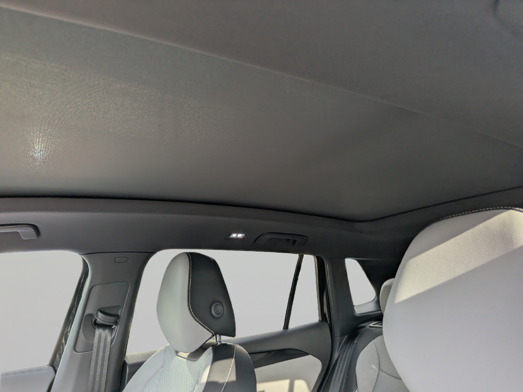New 2026 Volkswagen Tiguan SE R-Line FWD image 18