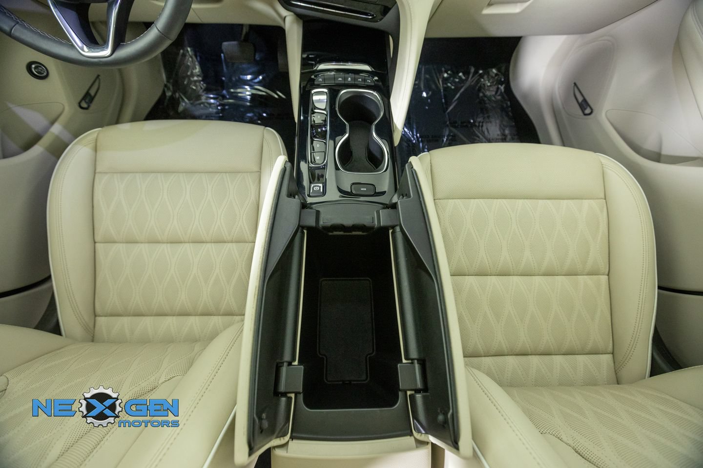 Used 2022 Buick Envision Avenir w/ Technology Package II FWD image 34