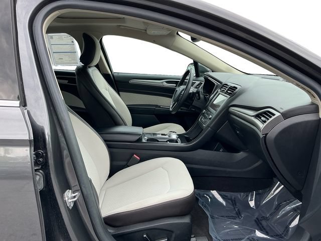 Certified 2019 Ford Fusion SE w/ Equipment Group 151A FWD image 17