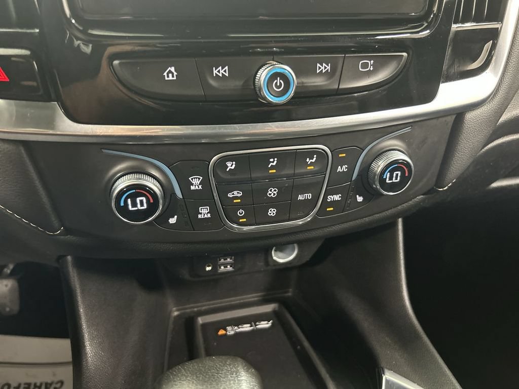 Used 2022 Chevrolet Traverse LT w/ LT Premium Package AWD/4WD image 16