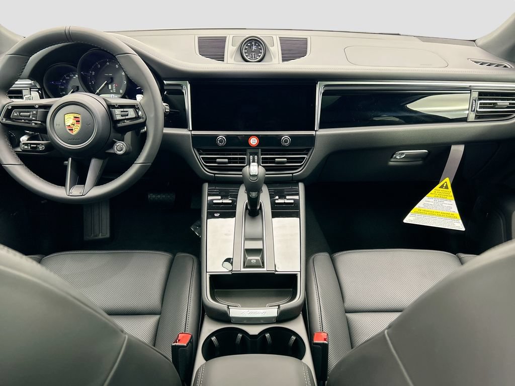 Used 2026 Porsche Macan AWD/4WD image 16