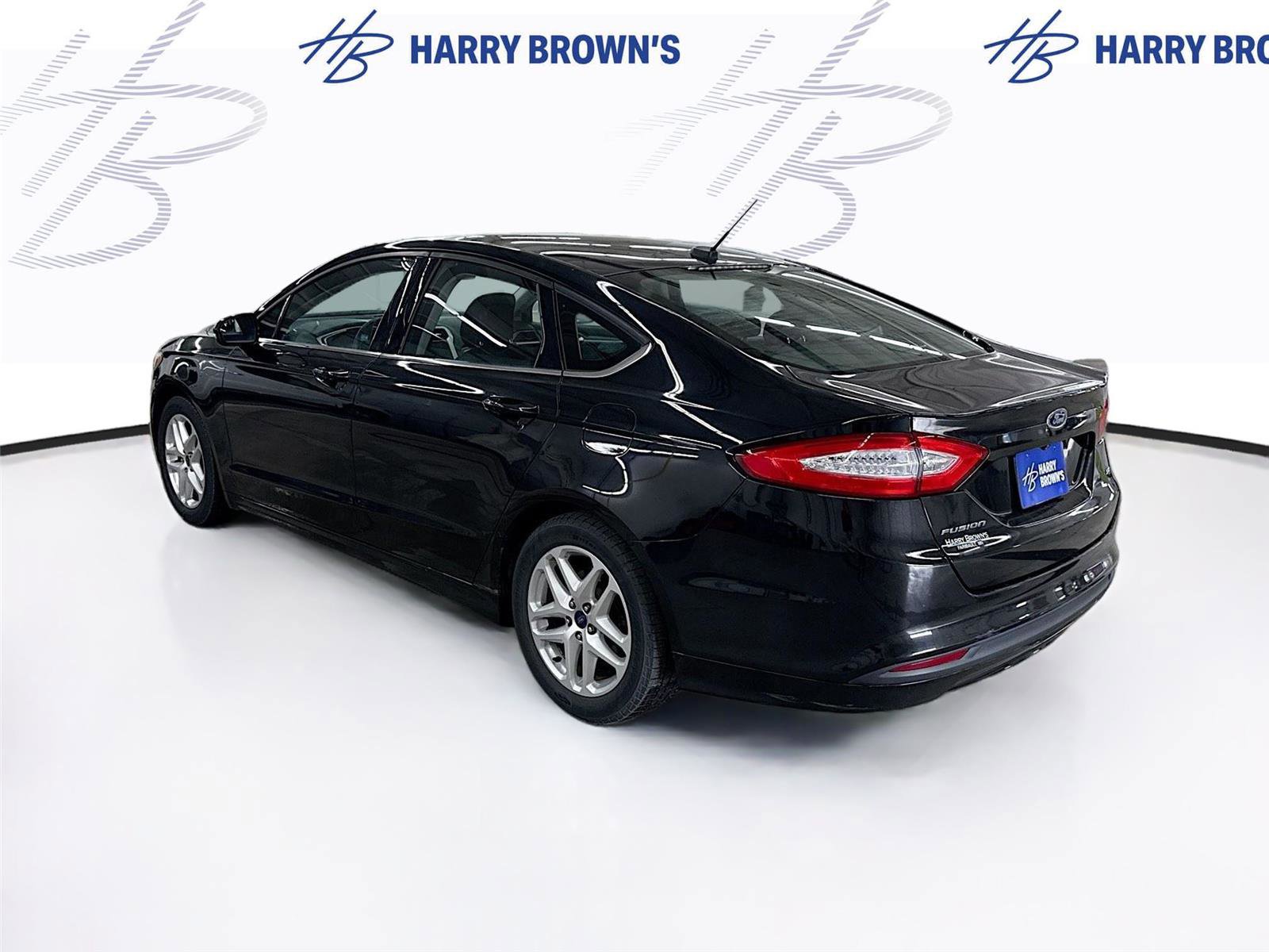 Used 2014 Ford Fusion SE image 2