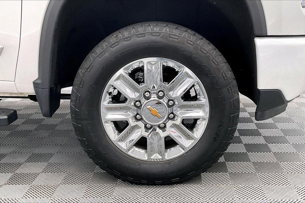 Used 2024 Chevrolet Silverado 3500 High Country w/ High Country Premium Package image 7