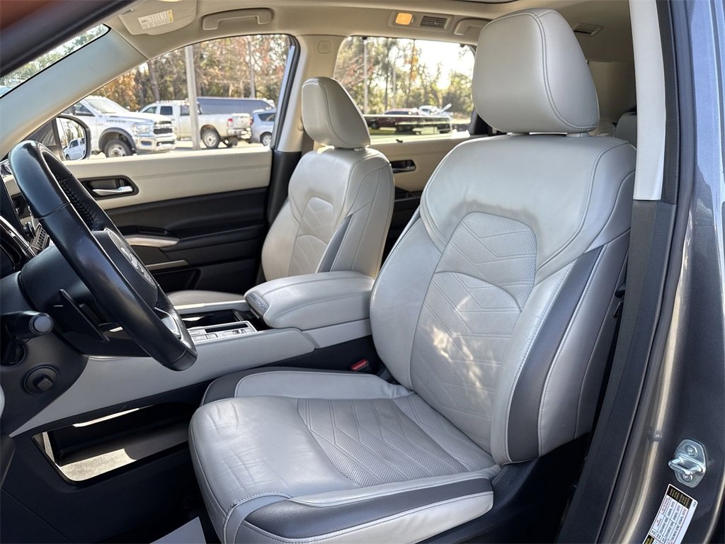 Used 2022 Nissan Pathfinder Platinum w/ Cargo Package image 9