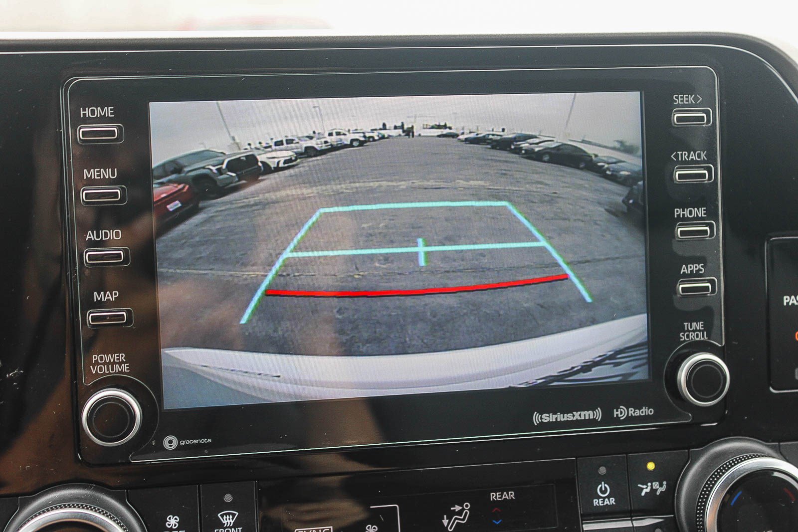 Used 2022 Toyota Highlander LE FWD image 25