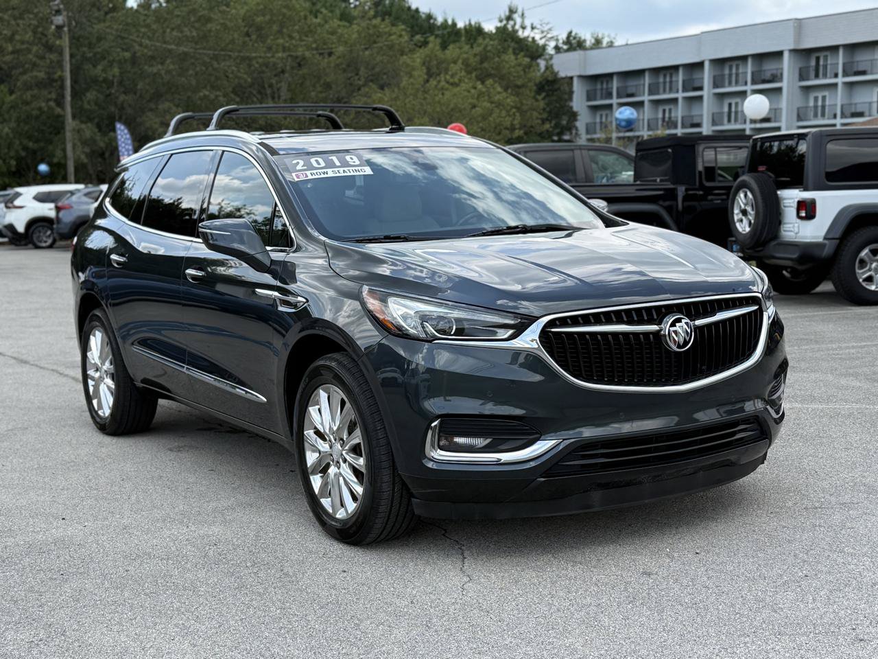 Used 2019 Buick Enclave Premium w/ Experience Buick Package FWD image 3