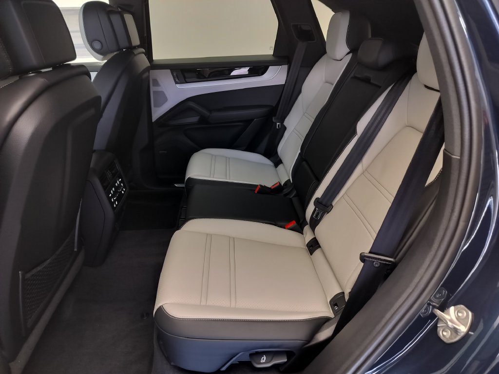 New 2026 Porsche Cayenne S AWD/4WD image 16