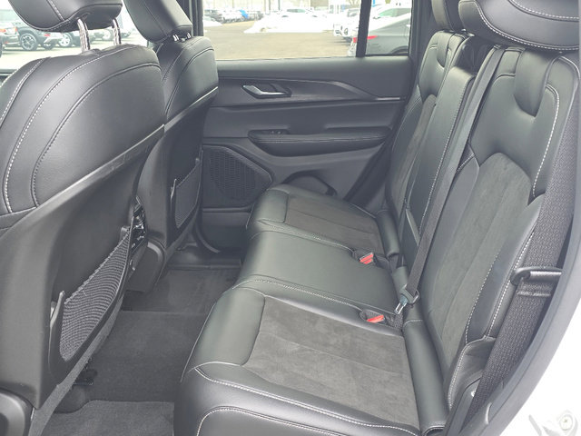 Certified 2025 Jeep Grand Cherokee Altitude image 30