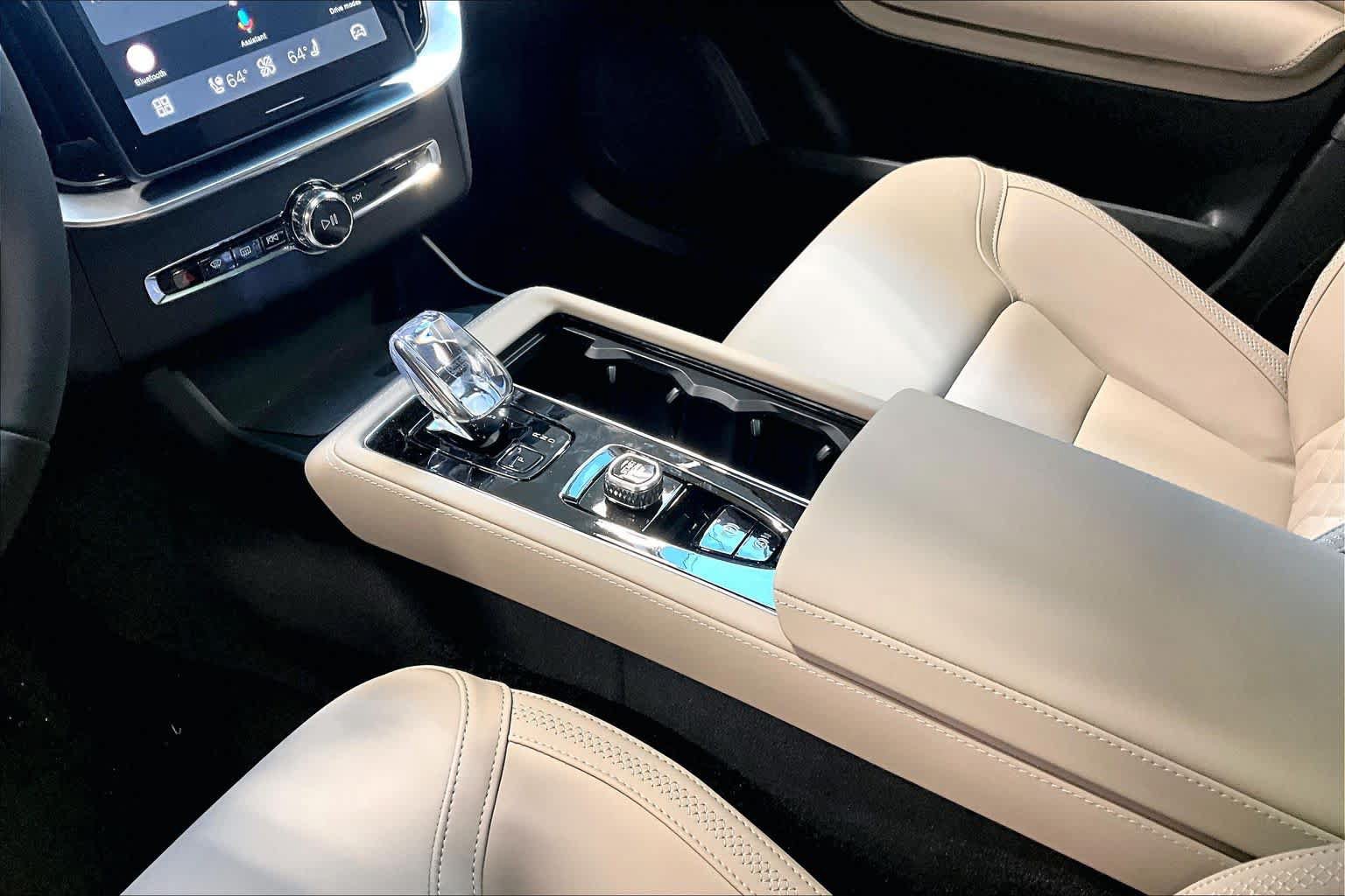 New 2026 Volvo XC90 B6 Plus w/ Protection Package Premier AWD/4WD image 10
