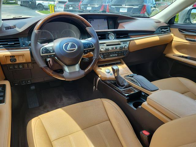 Used 2016 Lexus ES 350 w/ Luxury Package w/Wood Trim FWD image 28