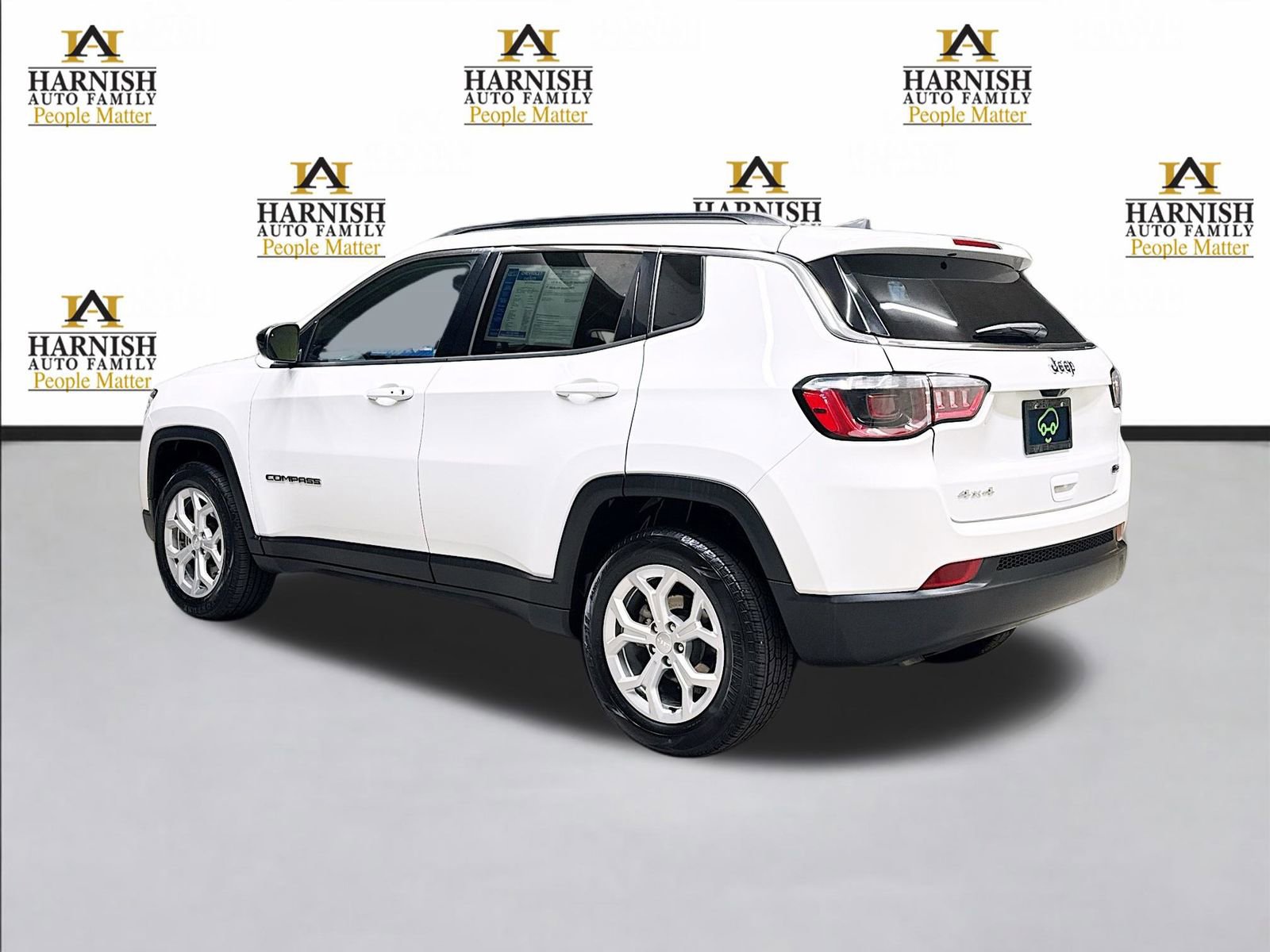 Used 2024 Jeep Compass Latitude image 8