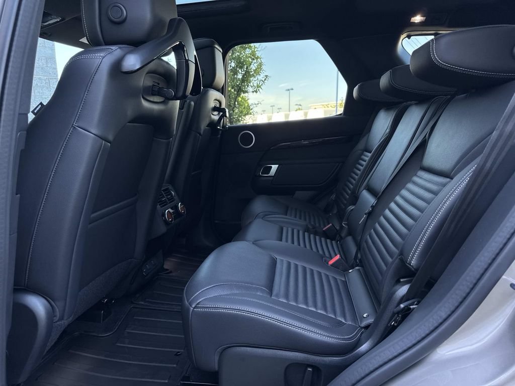 New 2026 Land Rover Discovery S AWD/4WD image 13