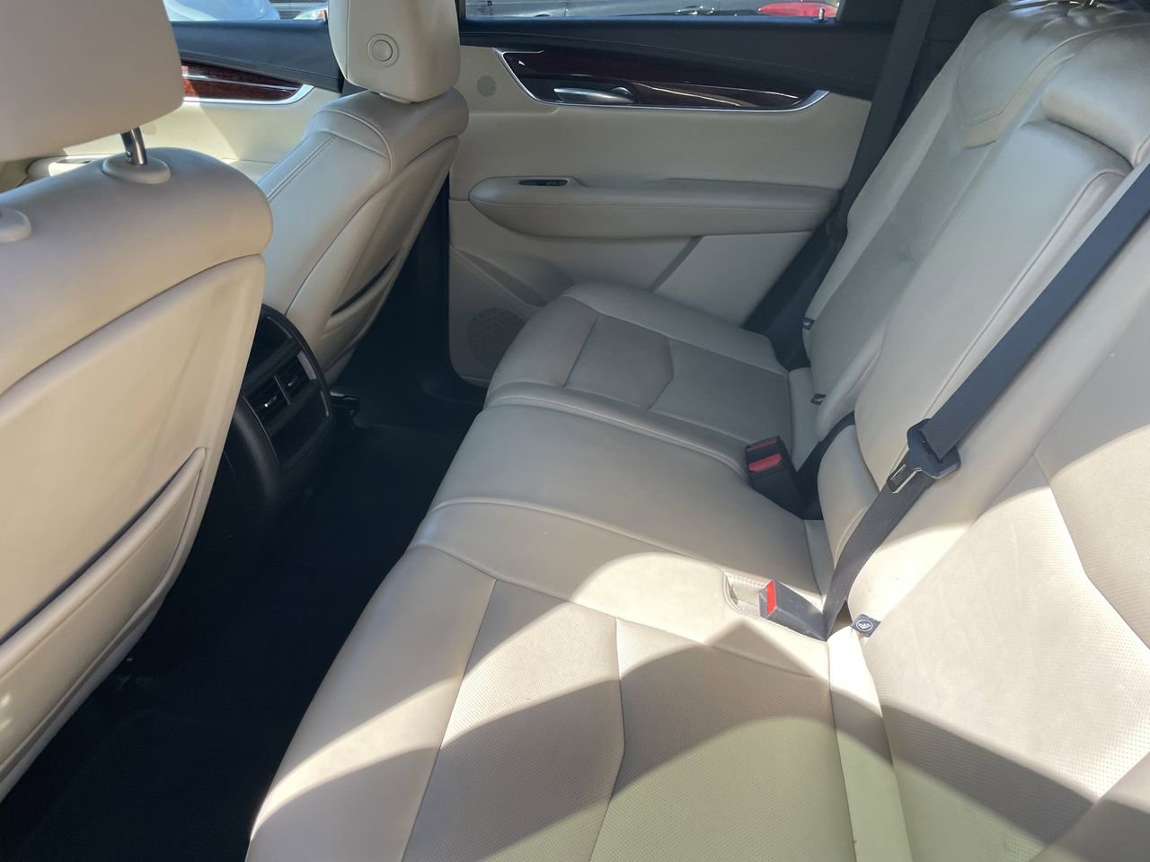 Used 2018 Cadillac XT5 Luxury w/ Driver Awareness Package image 11