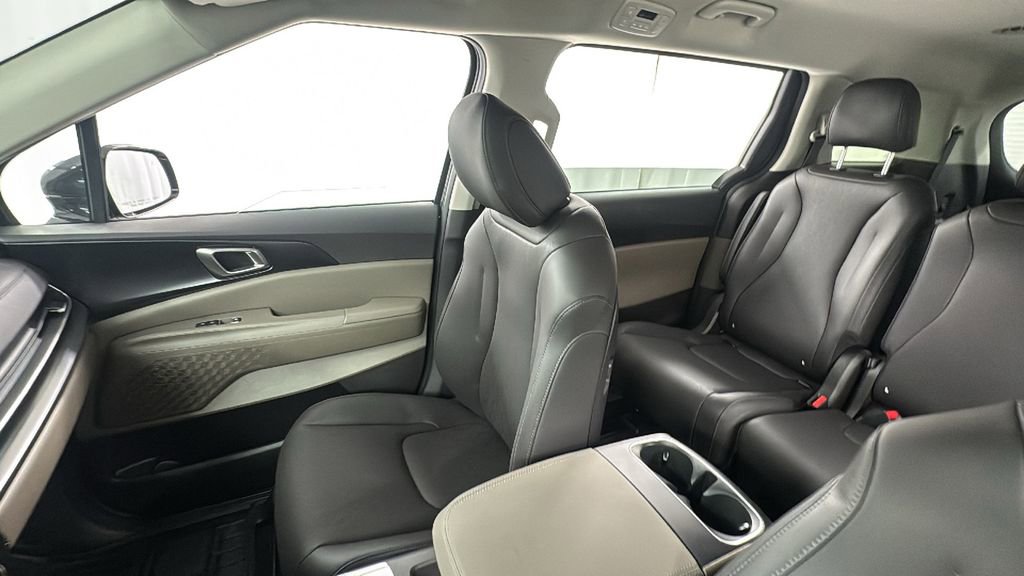 New 2026 Kia Carnival FWD image 13