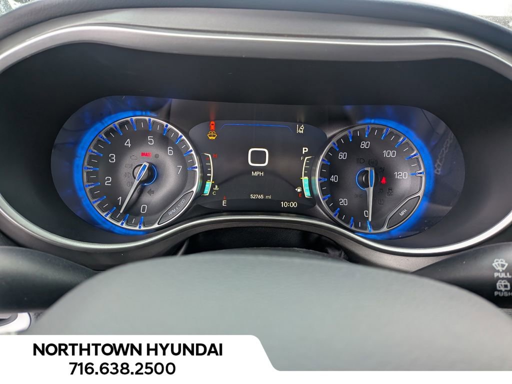 Used 2024 Chrysler Pacifica Touring-L image 8