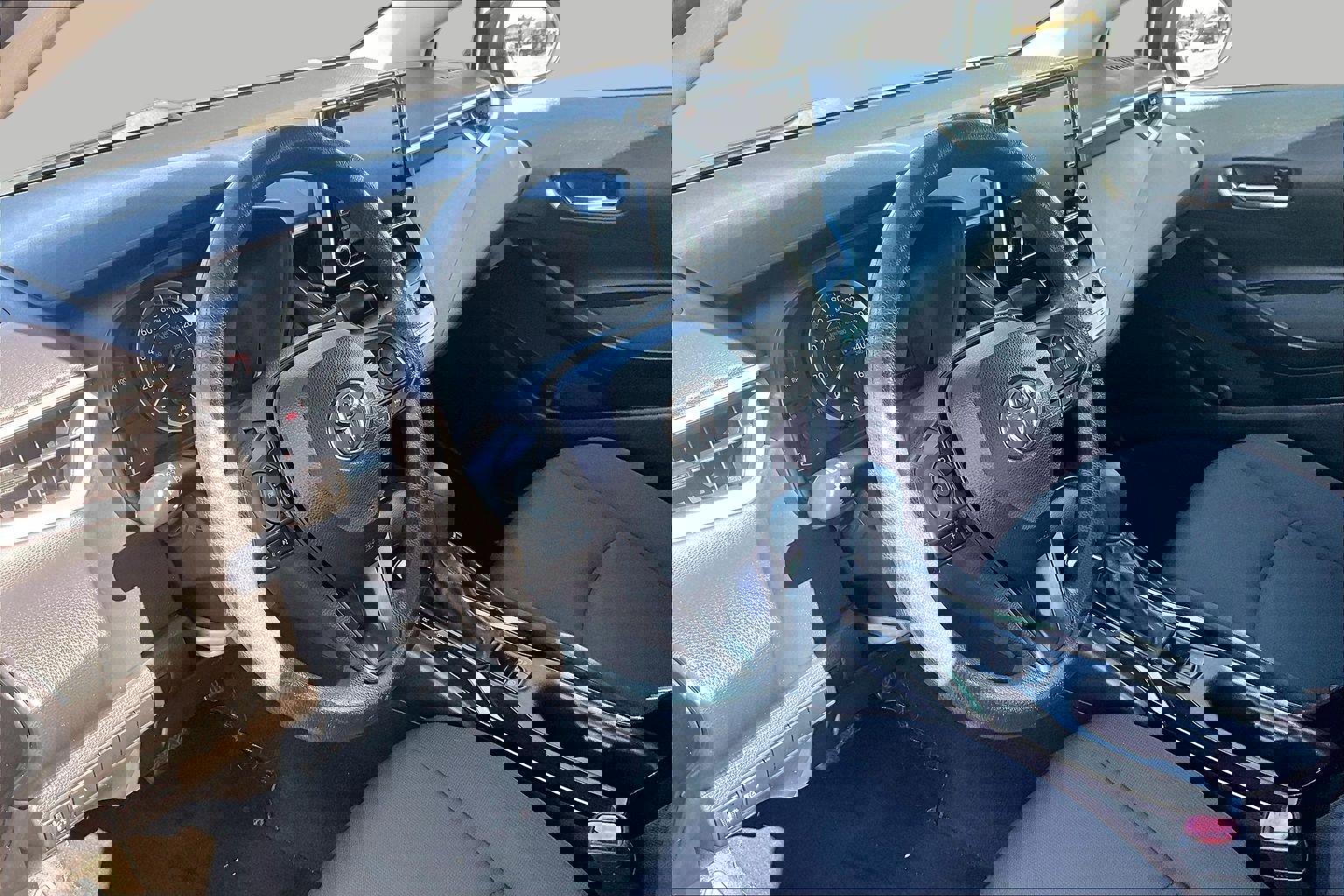 Used 2021 Toyota Corolla LE image 12