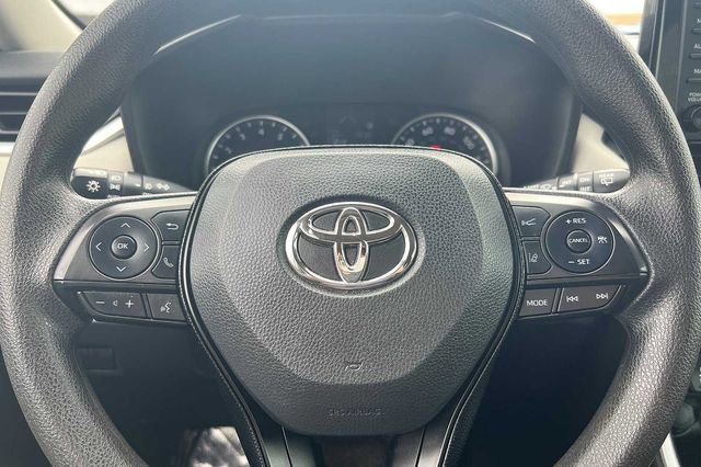 Used 2021 Toyota RAV4 XLE FWD image 32