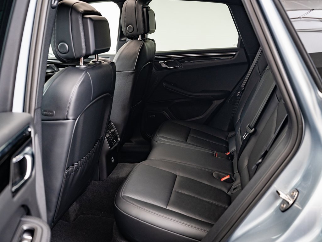 Used 2025 Porsche Macan image 33