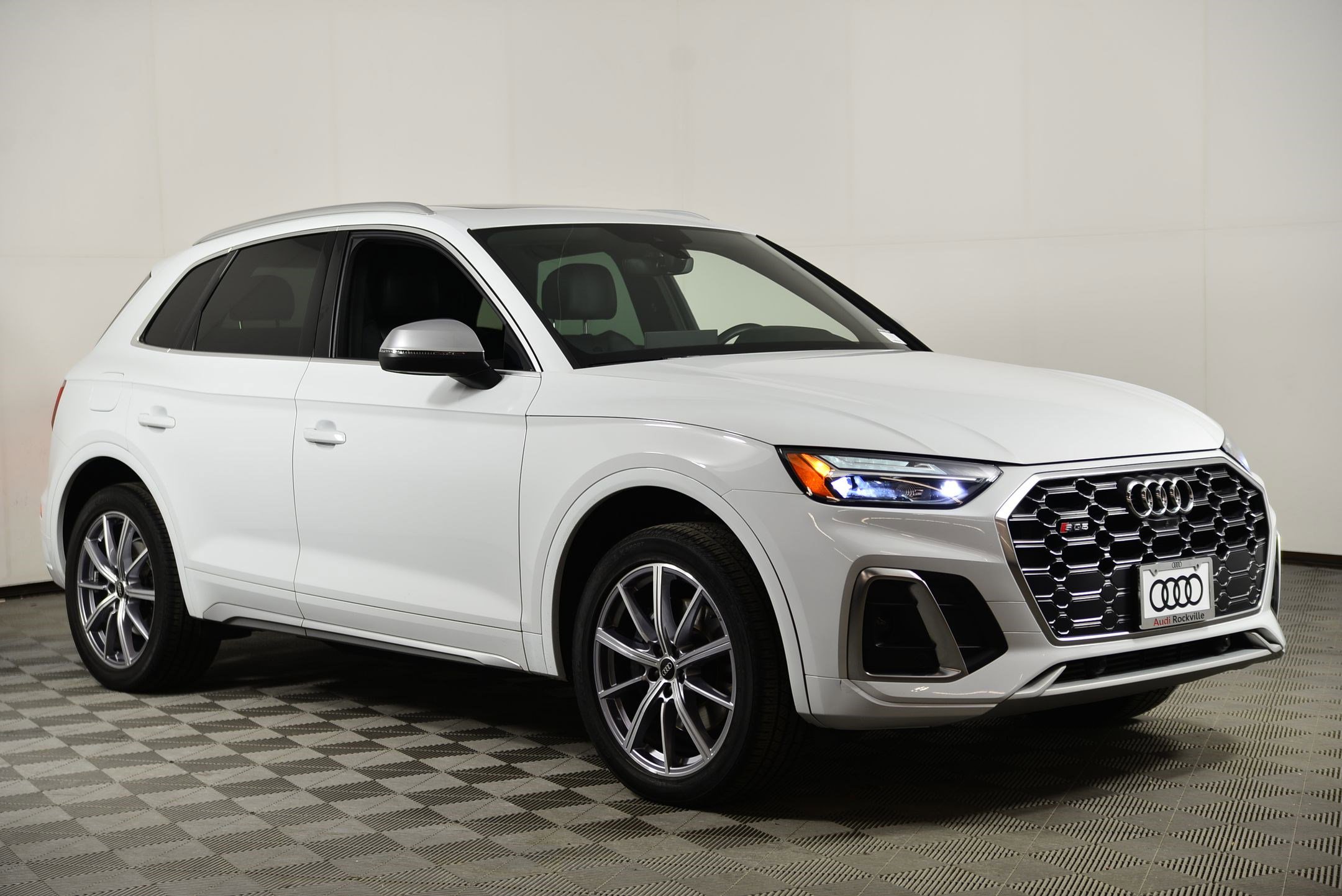 Used 2022 Audi SQ5 Premium Plus w/ Premium Plus Package image 7