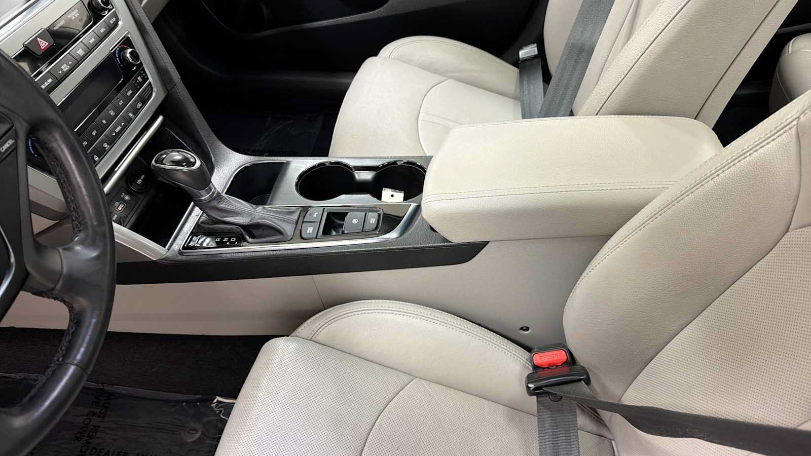 Used 2015 Hyundai Sonata Limited w/ Option Group 06 FWD image 23