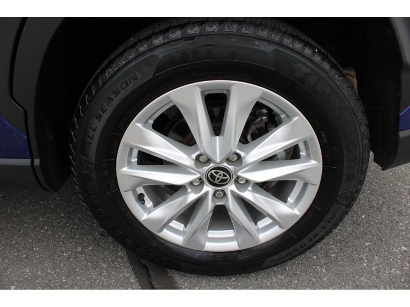 Used 2022 Toyota Corolla Cross LE image 30