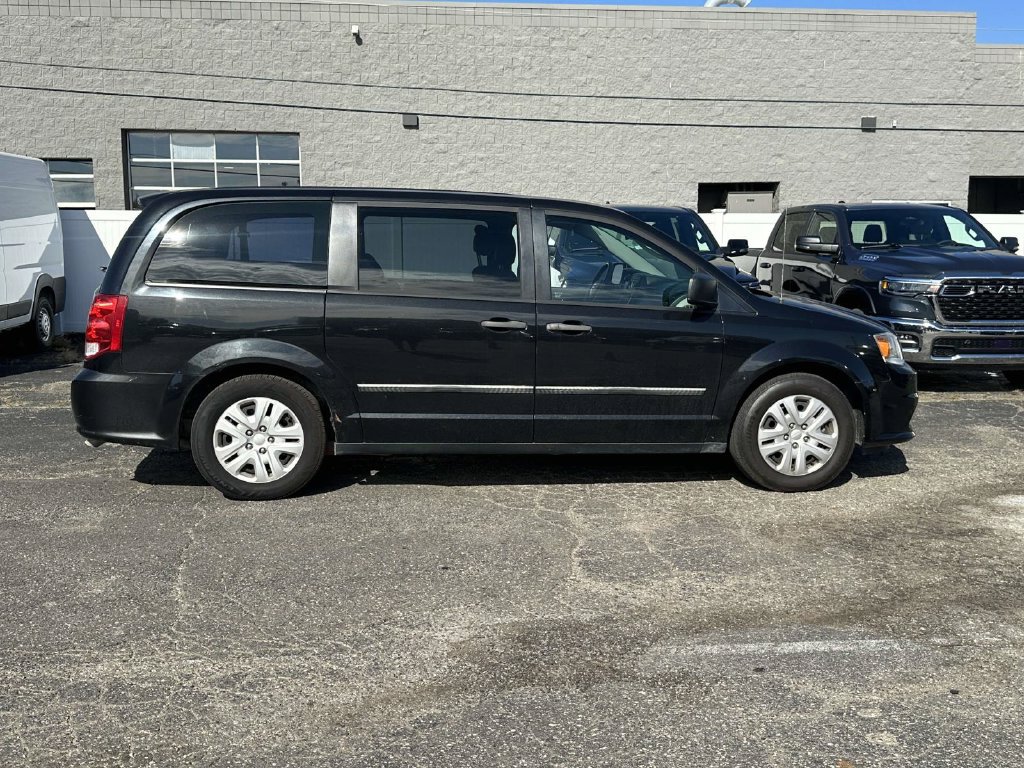 Used 2015 Dodge Grand Caravan American Value Package FWD image 2