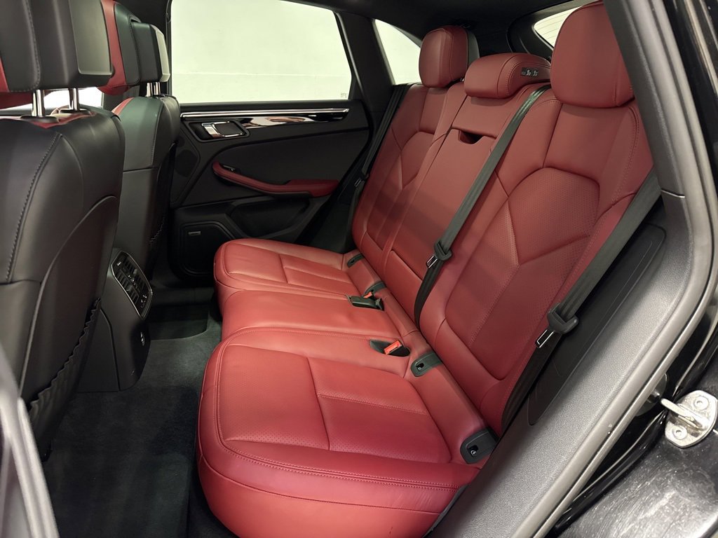Used 2025 Porsche Macan Turbo image 31