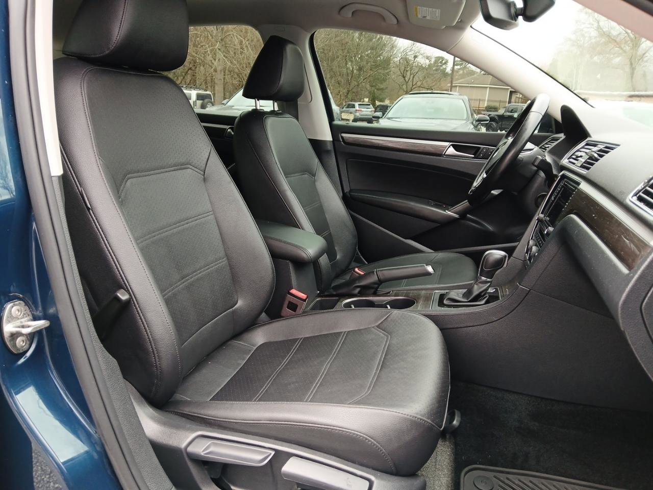 Used 2018 Volkswagen Passat 2.0T SE image 17
