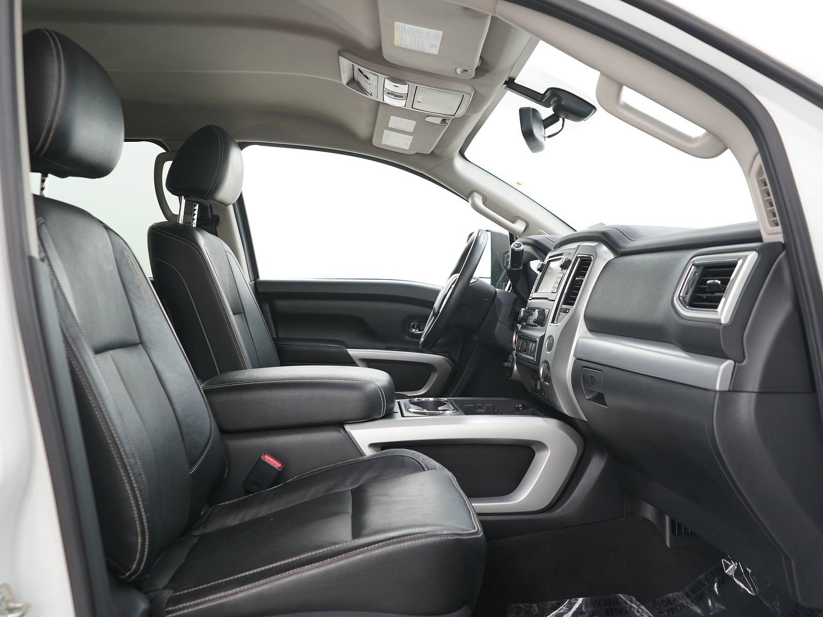 Used 2017 Nissan Titan PRO-4X AWD/4WD image 9