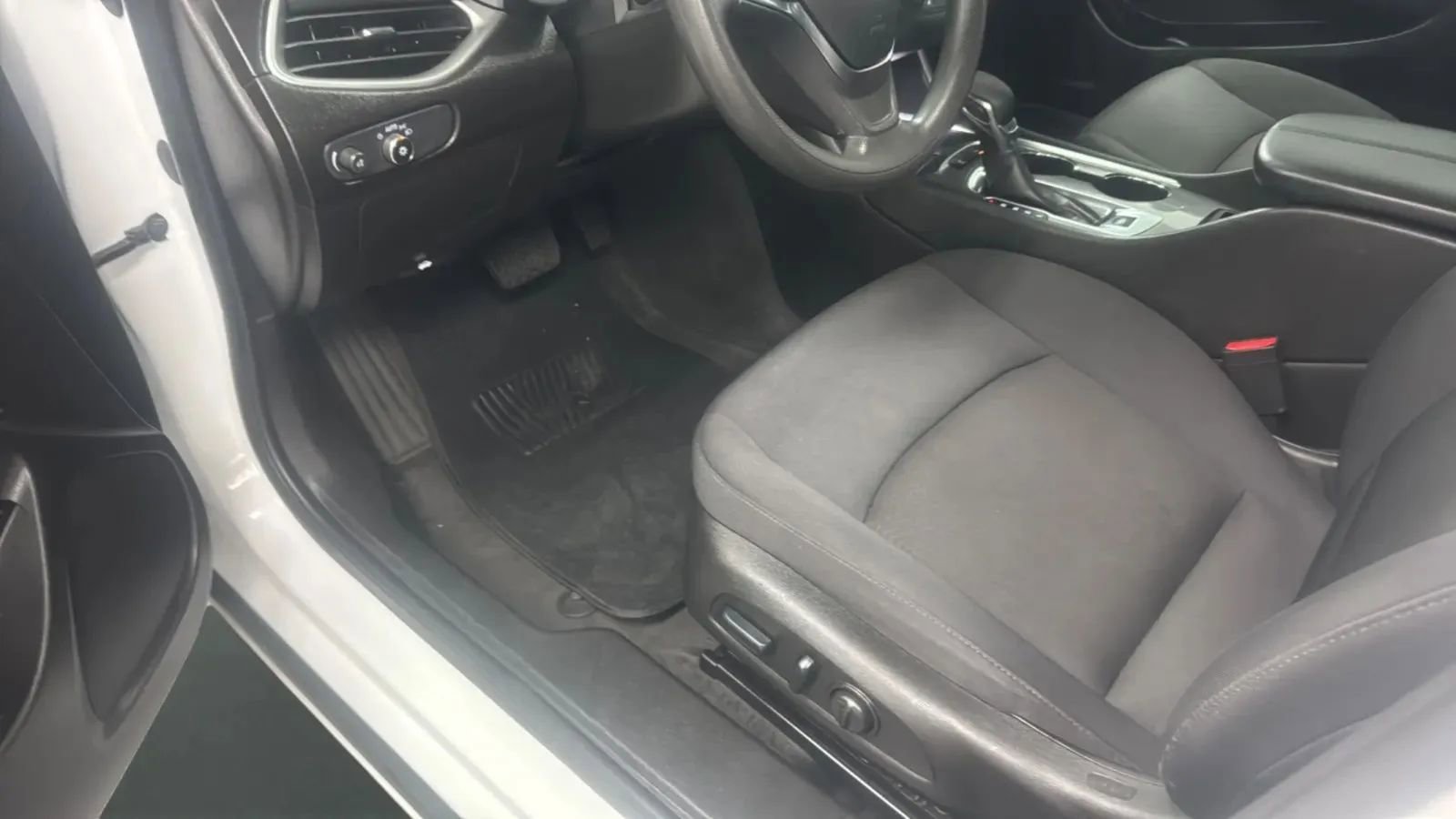 Used 2025 Chevrolet Malibu LT FWD image 27
