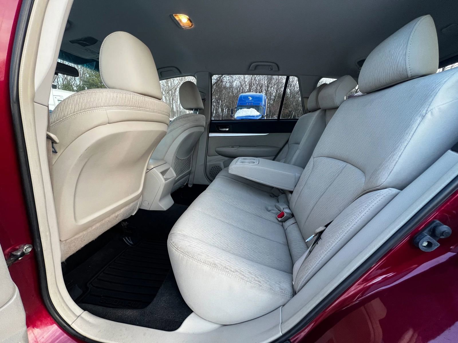 Used 2011 Subaru Outback 2.5i Premium w/ All-Weather Pkg image 10