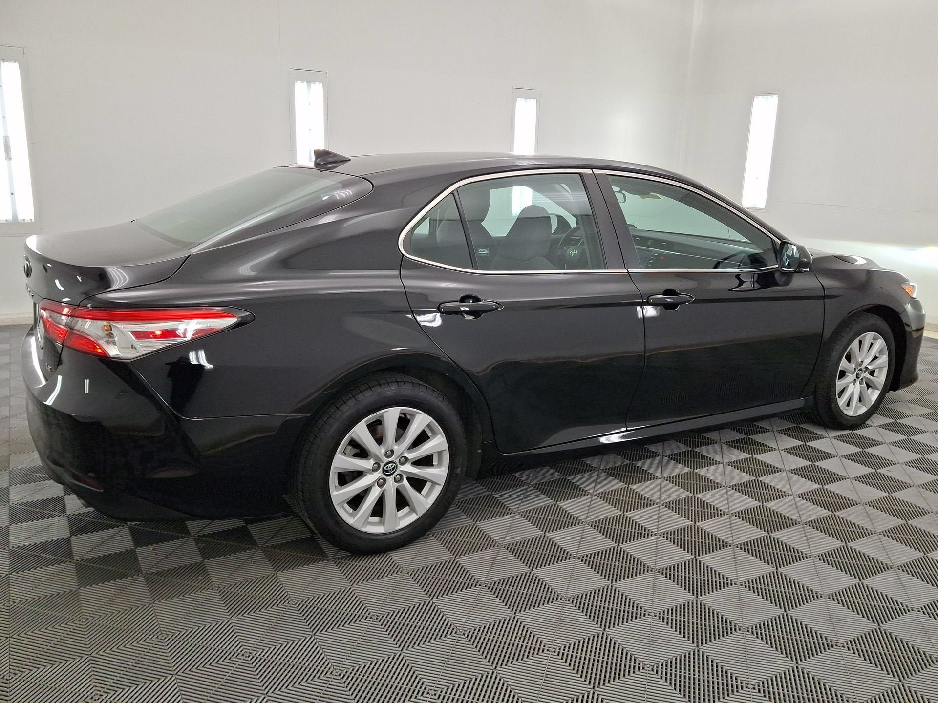 Used 2020 Toyota Camry LE FWD image 25