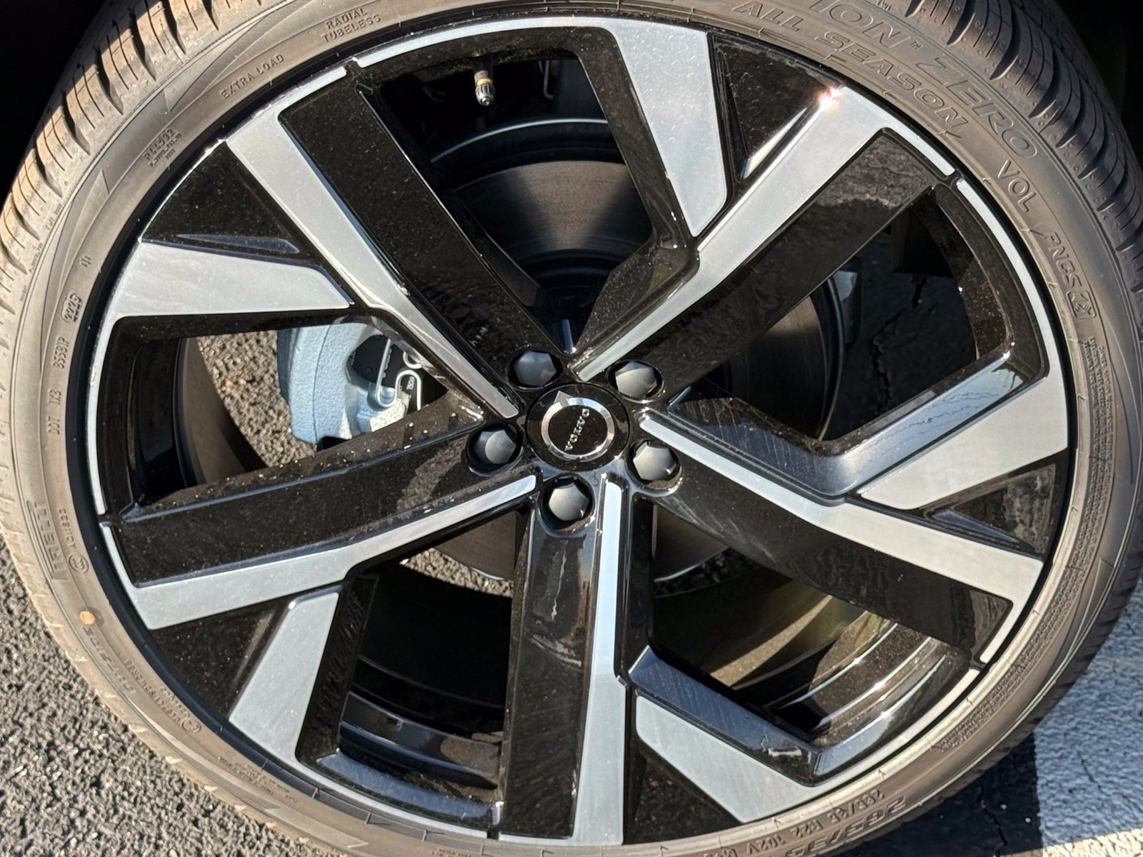 New 2027 Volvo XC60 B5 Ultra AWD/4WD image 12