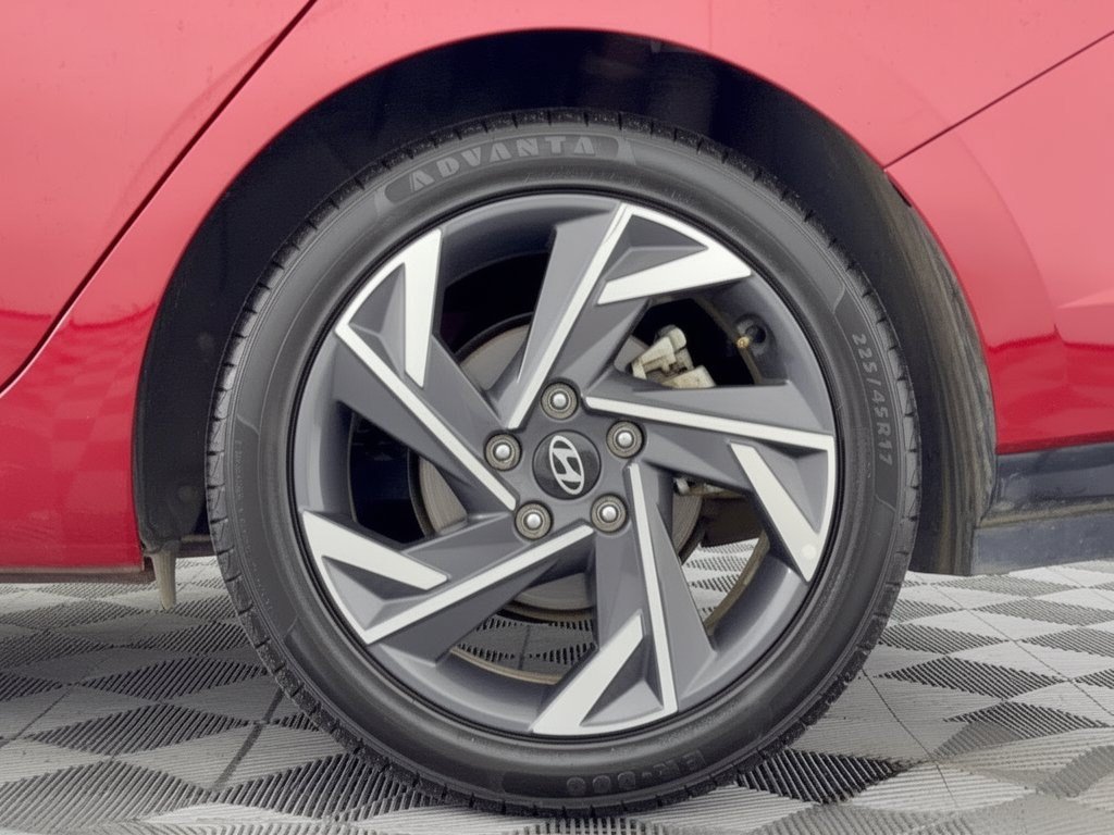 Used 2025 Hyundai Elantra SEL FWD image 13