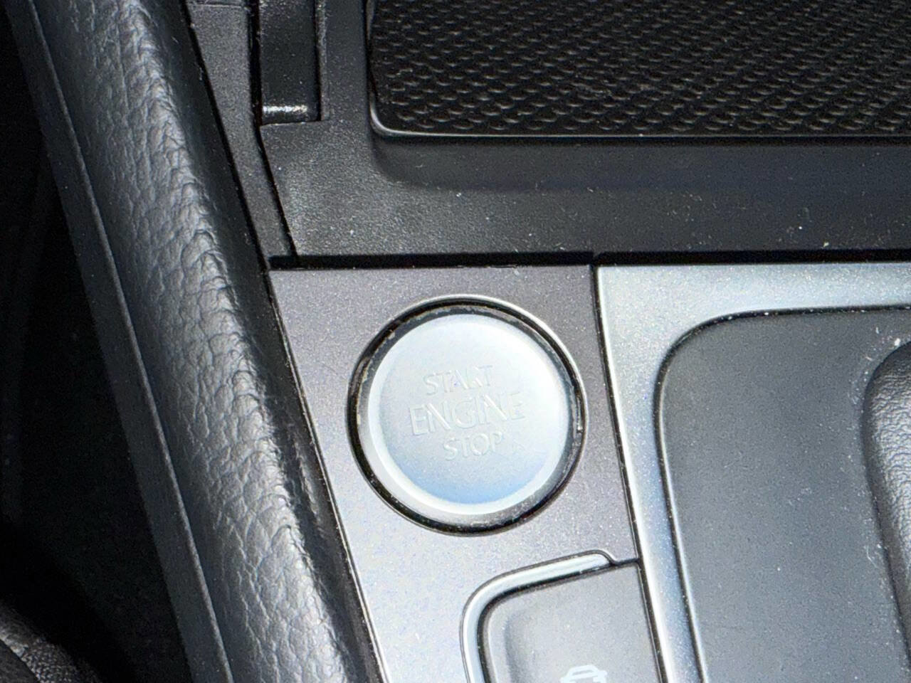 Used 2016 Volkswagen e-Golf SEL Premium w/ Driver Assistance Package image 32