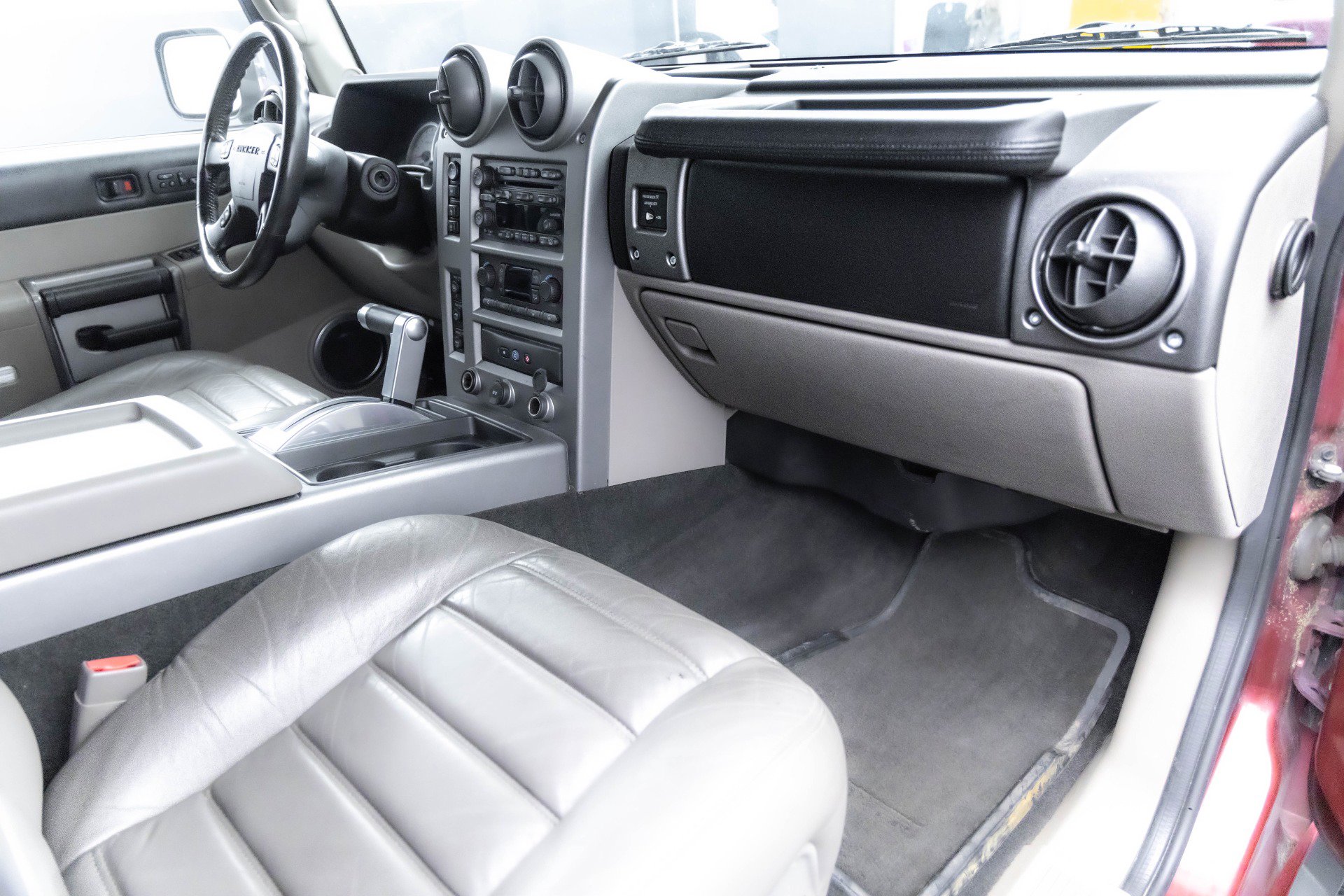 Used 2003 HUMMER H2 Luxury w/ Preferred Equipment Group image 24