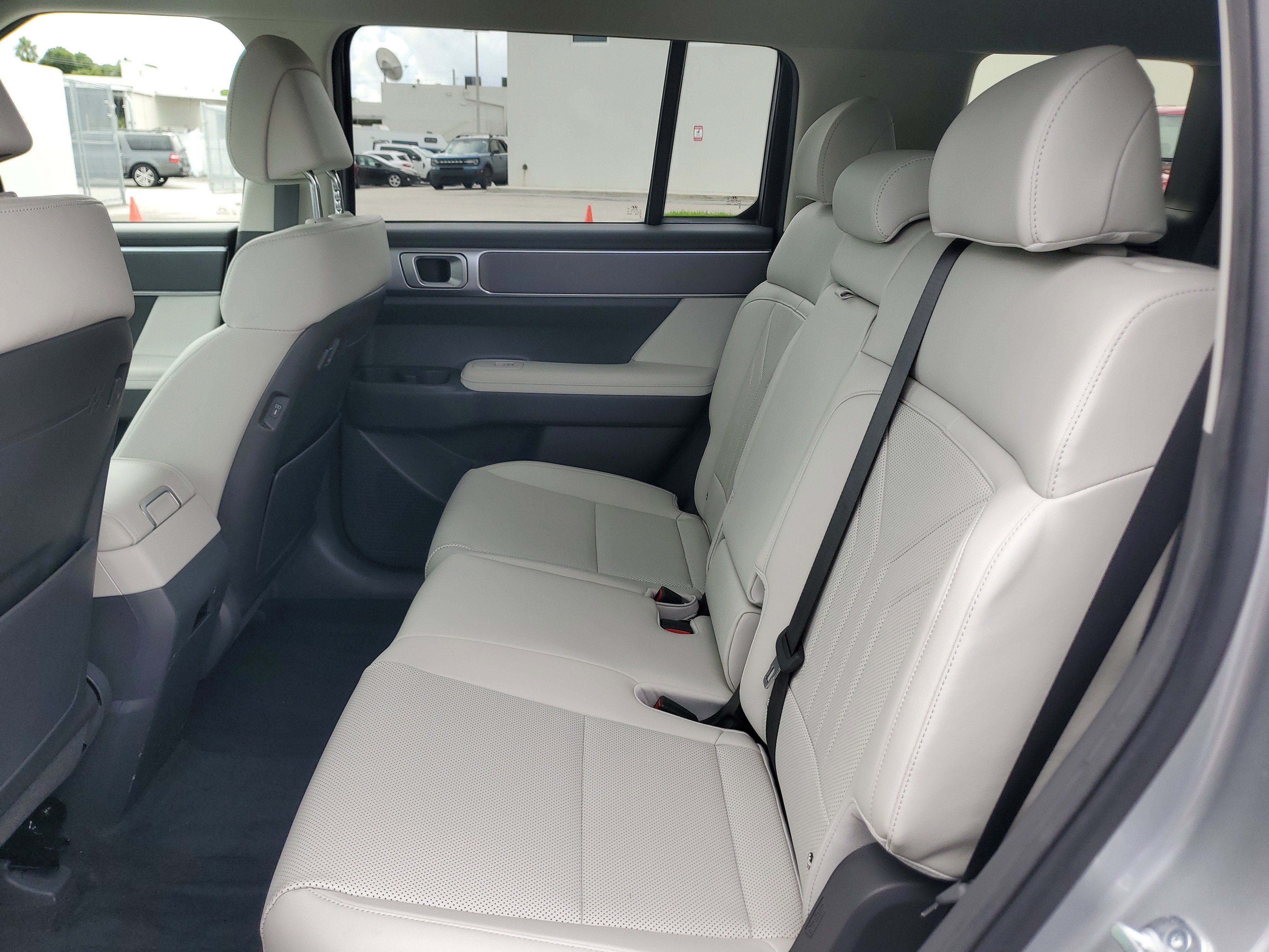 Used 2025 Hyundai Santa Fe SEL image 13